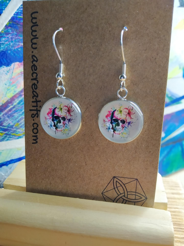 Boucles d&#039;oreilles cabochons crâne couleurs 