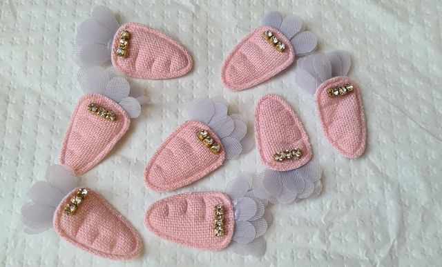 Embellishments applique cartoon carrots pink grey 3 diamantes
