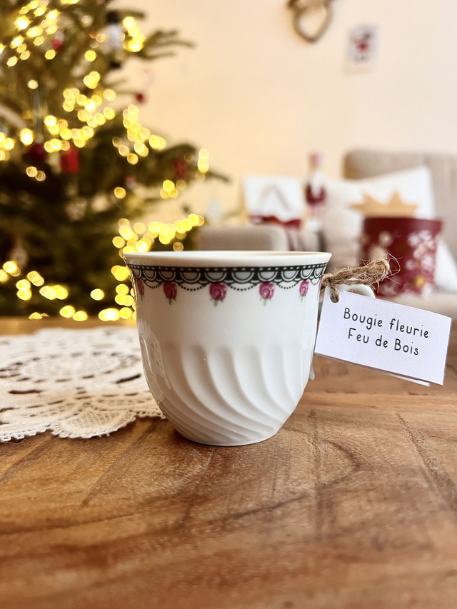 đ Bougie Feu de bois - tasse Ă cafĂ© "frise noire et petites roses"