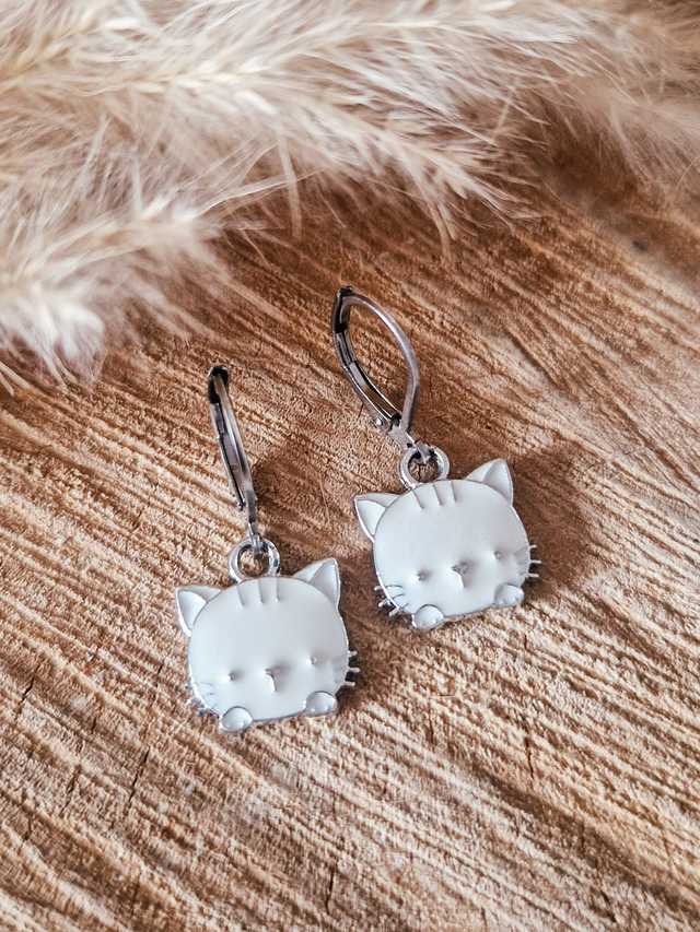 Boucles d'oreilles "Chatons" - Modèle argenté et blanc