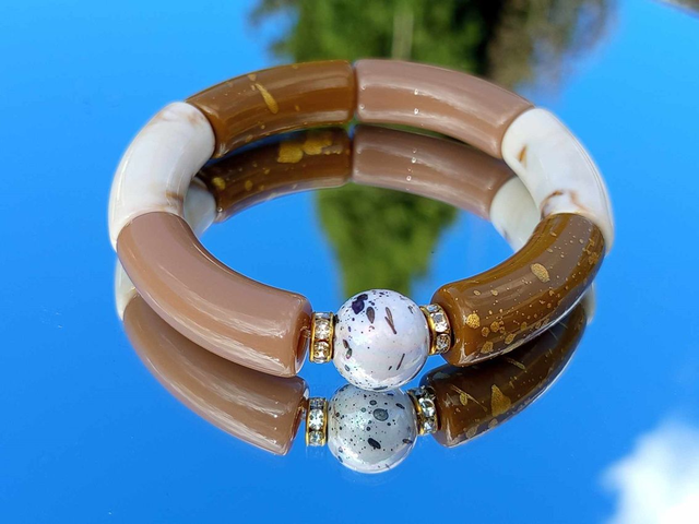 Bracelet perles tubes incurvées acrylique Uma Bhoora