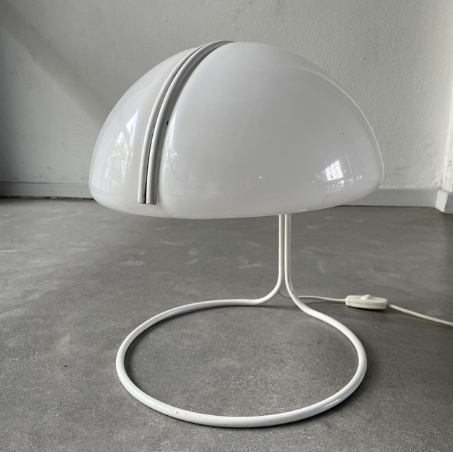 Harvey Guzzini Conchiglia Table Lamp by Luciano Buttura & Luigi Massoni
