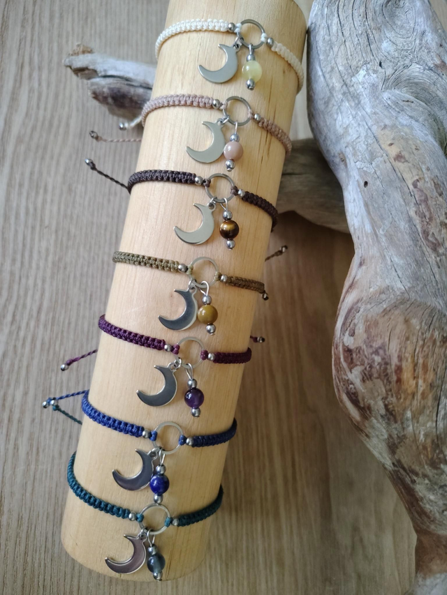 Bracelets lune et pierre fine
