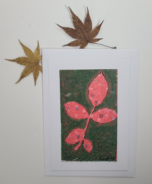 Carte végétale gaufrée avec petits coeurs