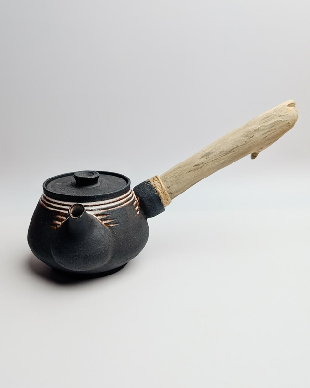 Yokode no kyusu z patykiem