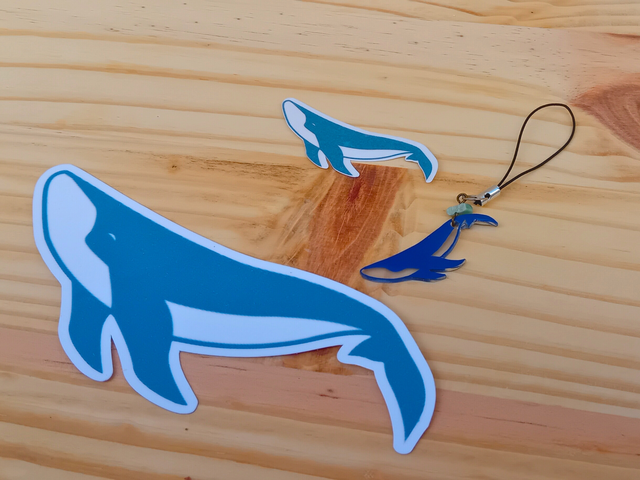 Kit Anniversaire La Baleine – Sticker, marque-page & bijou de téléphone (édition limitée)