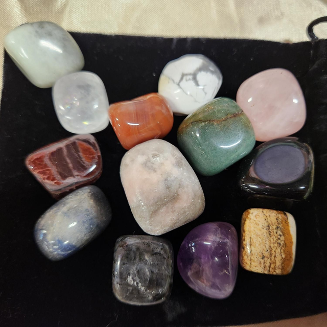Pochette 13 pierres naturelles 