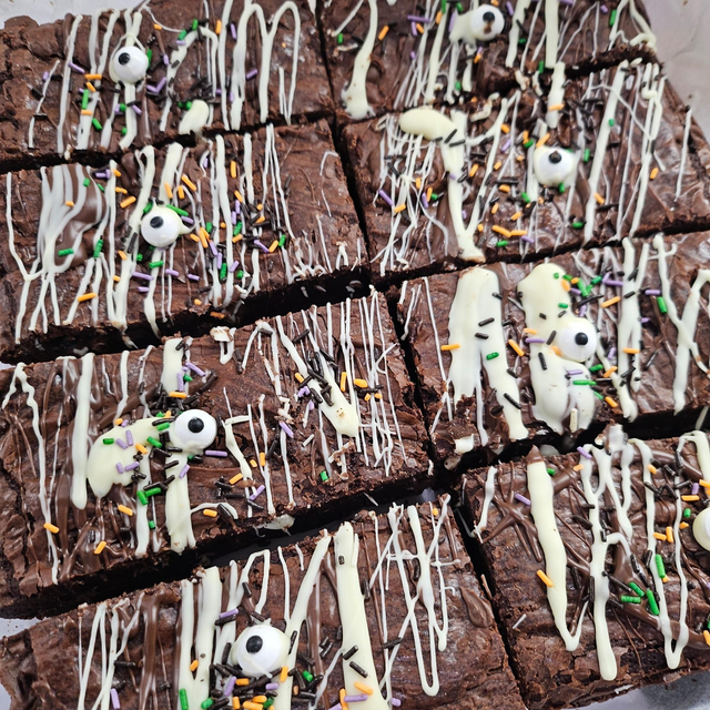 Spooky Brownie Slice 