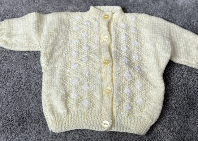 G15. Girls cardigan 28 inch chest
