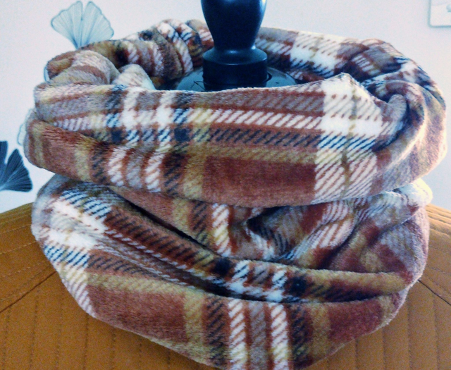 tour du cou FAUSSE FOURRURE carreaux