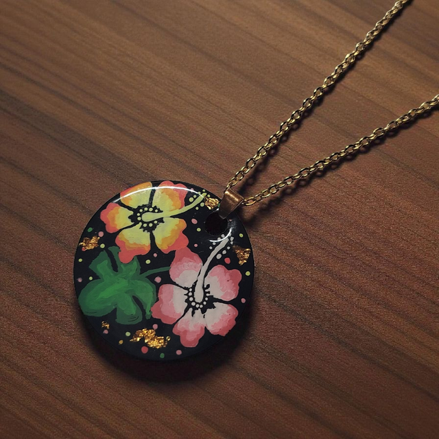Collier dessiné Flora acier inoxydable jaune rose vert