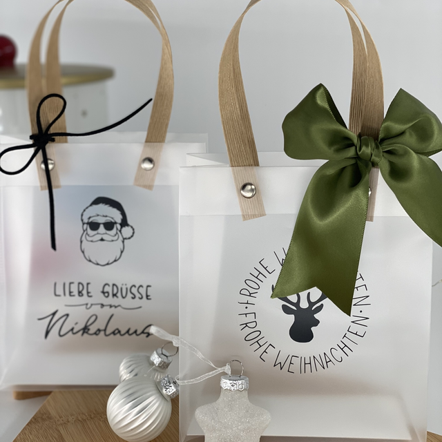 Transparente Geschenktüte mit weihnachtlichen Motiven – auf Wunsch personalisiert