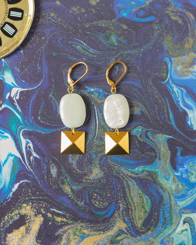 Boucles d'oreilles perles de nacre et pendentifs style Art nouveau