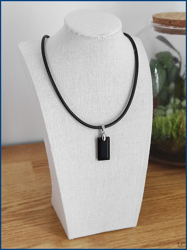 Collier cordon cuir et pierre Agate noire