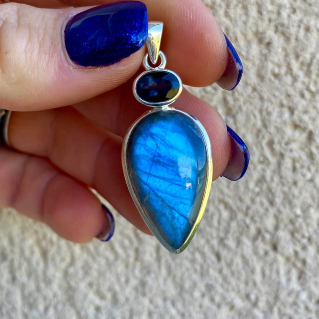 Pendentif en argent, Labradorite et Tourmaline facettée 