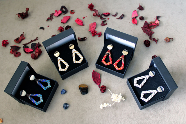 Boucles d&#039;oreilles Prisme.Plaqué Or 18 carats