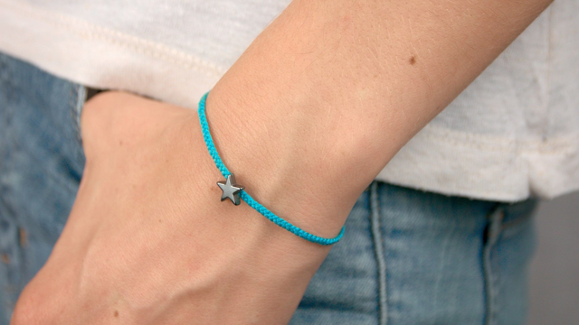 Bracelet de soie tressée orné d'une étoile en hématite