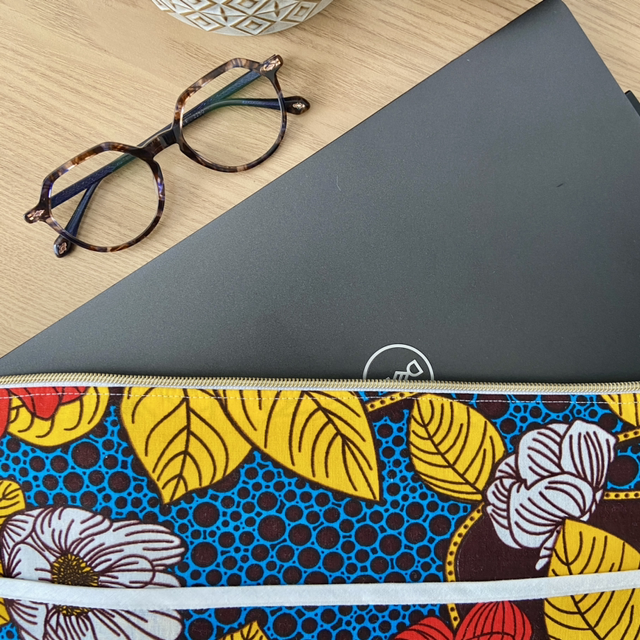 Pochette d'ordinateur / tablette - Éclat fleuri