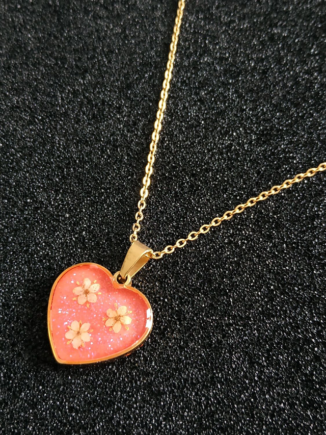 Collier cœur fleuri rouge doré