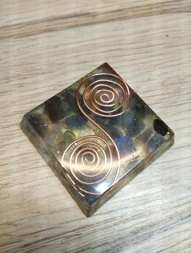 Orgonite palet carré protection 