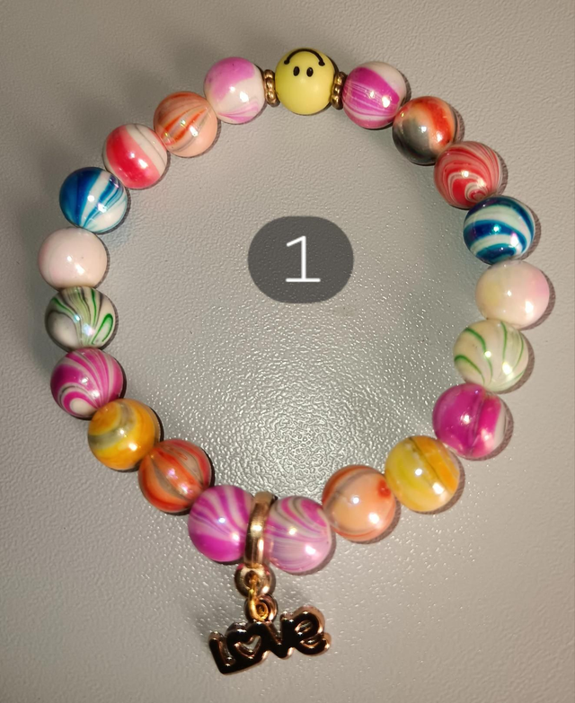 Bracelet Perles Acryliques &amp; Breloque Love 