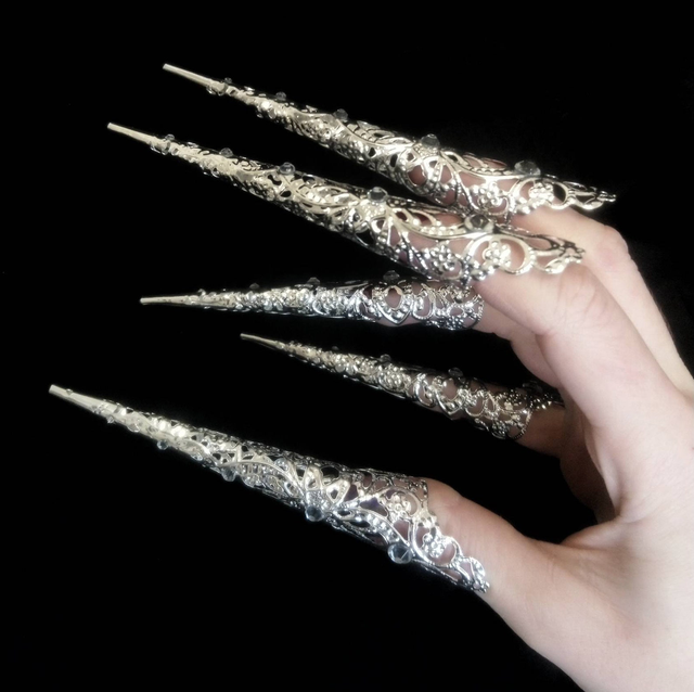 Countess nail claws 