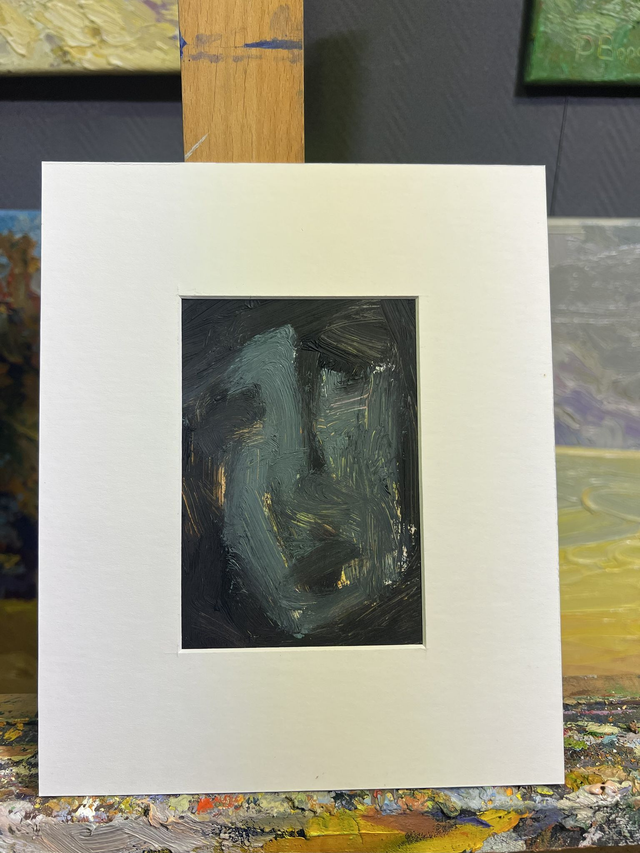 Fragment 336 „Im Dunkel des Gedächtnisses“ von Rostyslav Voronko, Öl auf Karton, 2024 – schemenhaftes Gesicht in dunklen Grün- und Blautönen.