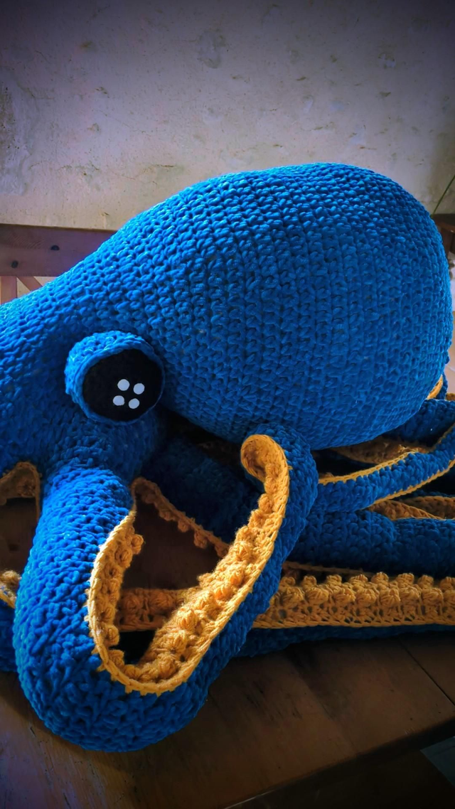 Pieuvre géante au crochet 2m (voir insta)