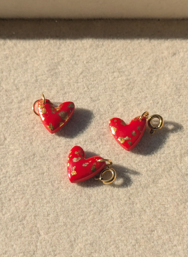 Charm cœur rouge doré