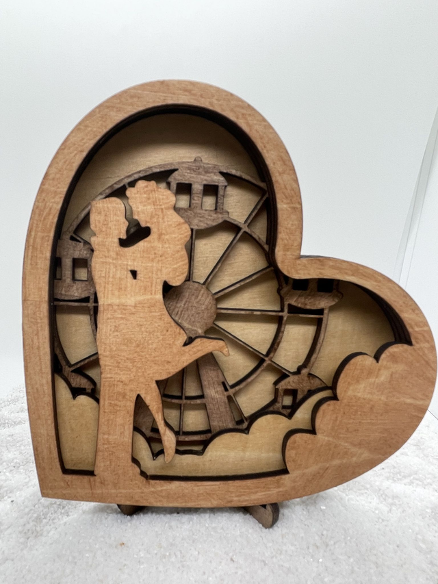 Coeur couple 3d 4 couches avec couple et fête foraine