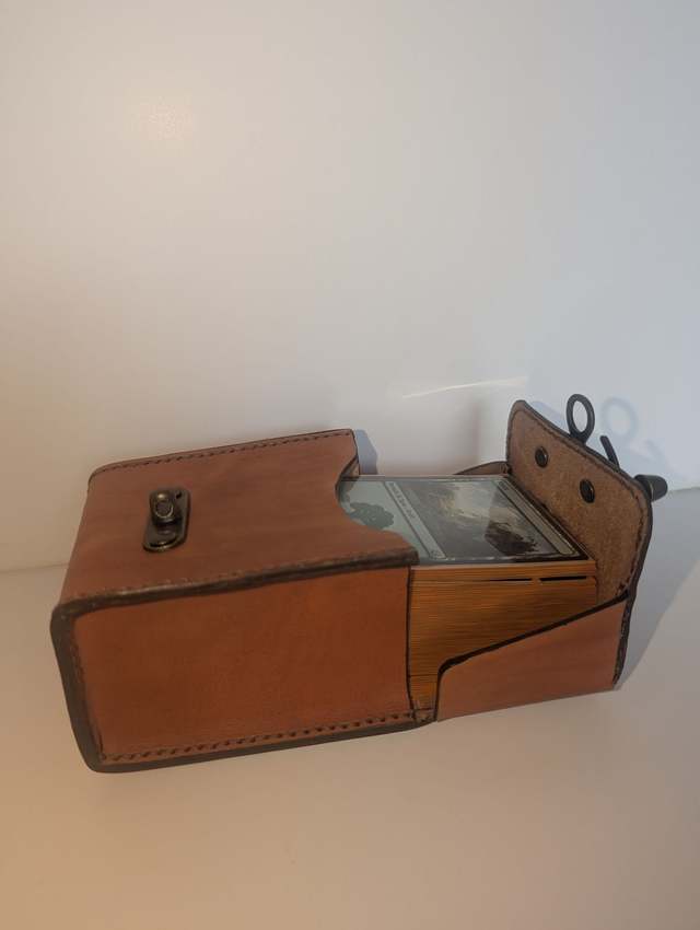 Boite pour deck Magic the gathering.