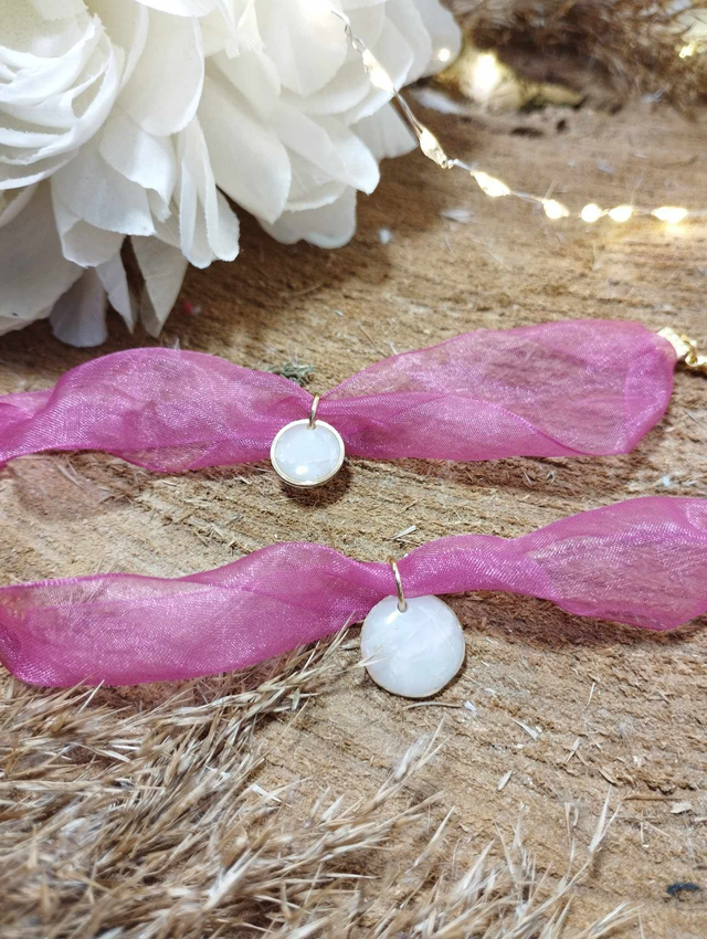 Collection LOVE - Bracelet en voilage rose avec médaille artisanale 