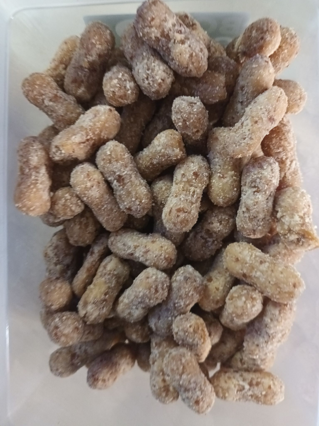 CACAHUÈTES  FEUILLETÉS (VENDU PAR 100G)