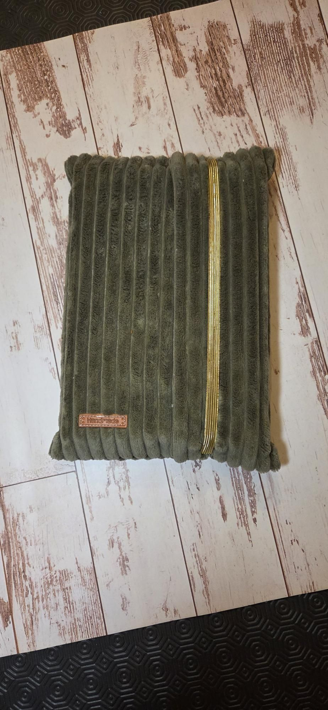 Pochette à livre, velours vert olive