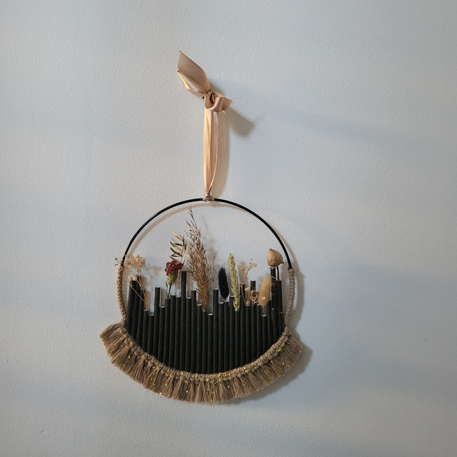 Anneau décoratif paille carton bio et fleurs séchées