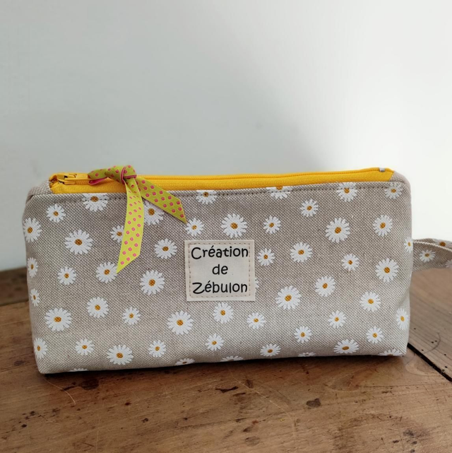 Trousse crayons pâquerettes 