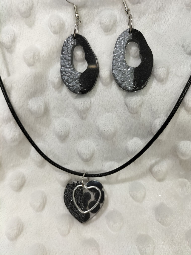 Parure noire et argent