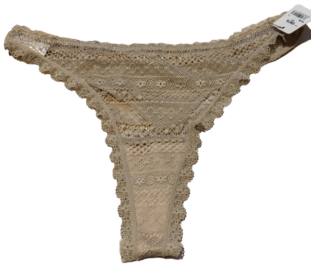 String dentelle taille L (Ysabel Mora)
