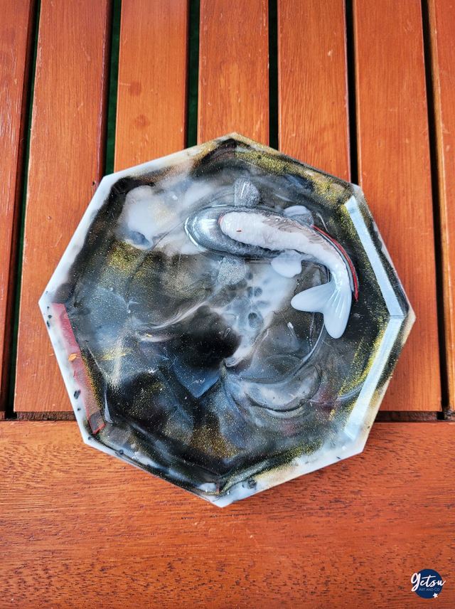 Petit vide-poche/porte-savon carpe koi noir, blanc et doré