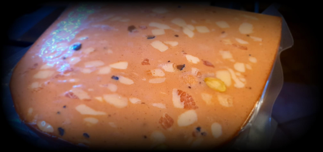 Mortadelle Truffée Italienne Fumée Tranchée Sur Plateau Sous Vide 