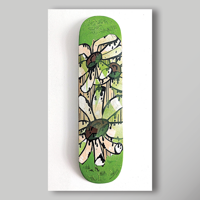 "RADIOACTIVE FLOWERS" - Planche de skate upcyclée