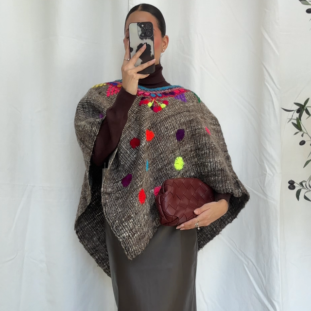 Poncho Lana bordado 