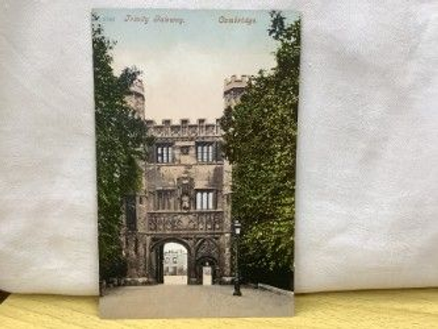 Cambridge, Trinity Gateway, Cambridgeshire unbranded postcard. Our Ref No. R267 £2.50