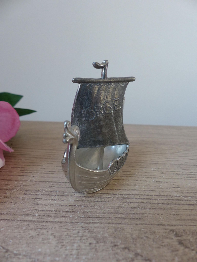 Bateau viking miniature en étain, bateau viking fait à la main, bateau de Tinn souvenir, chaloupe viking Handstopt, navire dragon nordique