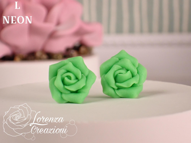 Orecchini a lobo rose verde neon