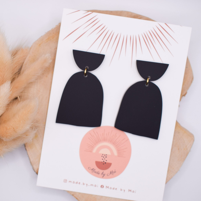 Boucles d&#039;oreilles noires en plexi