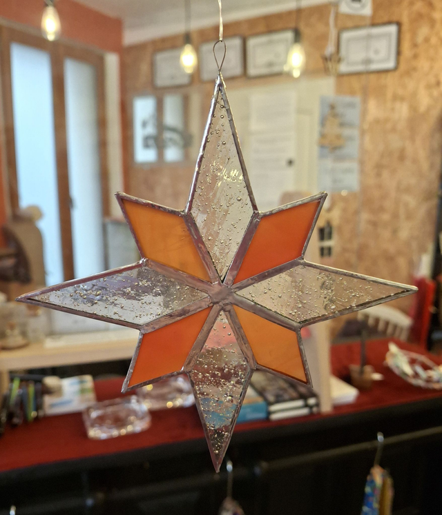 Vitrail Etoile orange et transparence