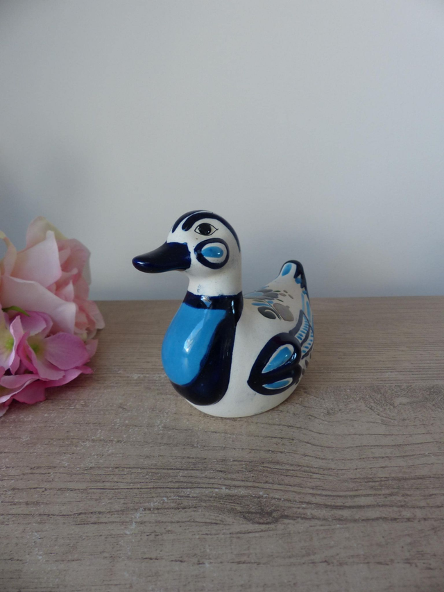 Figurine canard poterie mexicaine tonala bleu crème signé, sculpture canard oiseau Mexico peint main, mexican pottery figural duck vintage