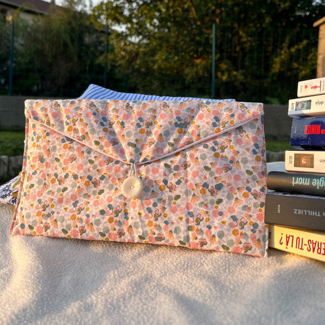Pochette à livre de poche