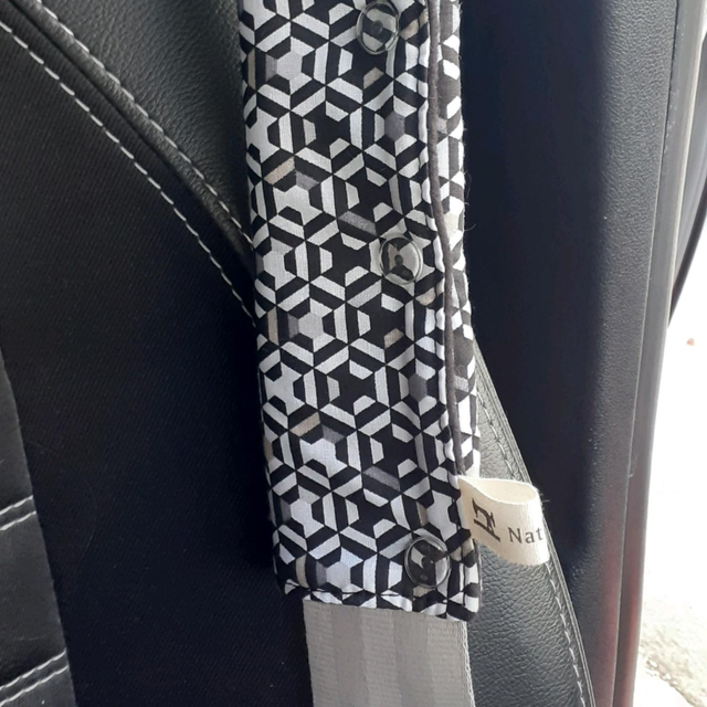 Protège ceinture sécurité géométrique